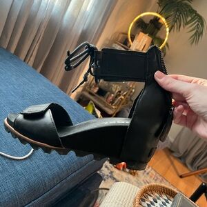 Size 10.5 Sorel Joanie Womens Black Ankle-Strap Wedge Sandals Leather Lace Up